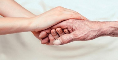 سلامت معنوی و حمایت اجتماعی نقش مهمی در شادکامی سالمندان ایفا می‌کند.